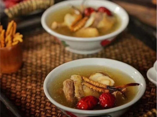 冬蟲夏草可以直接食用嗎？冬蟲夏草常用于燉煮