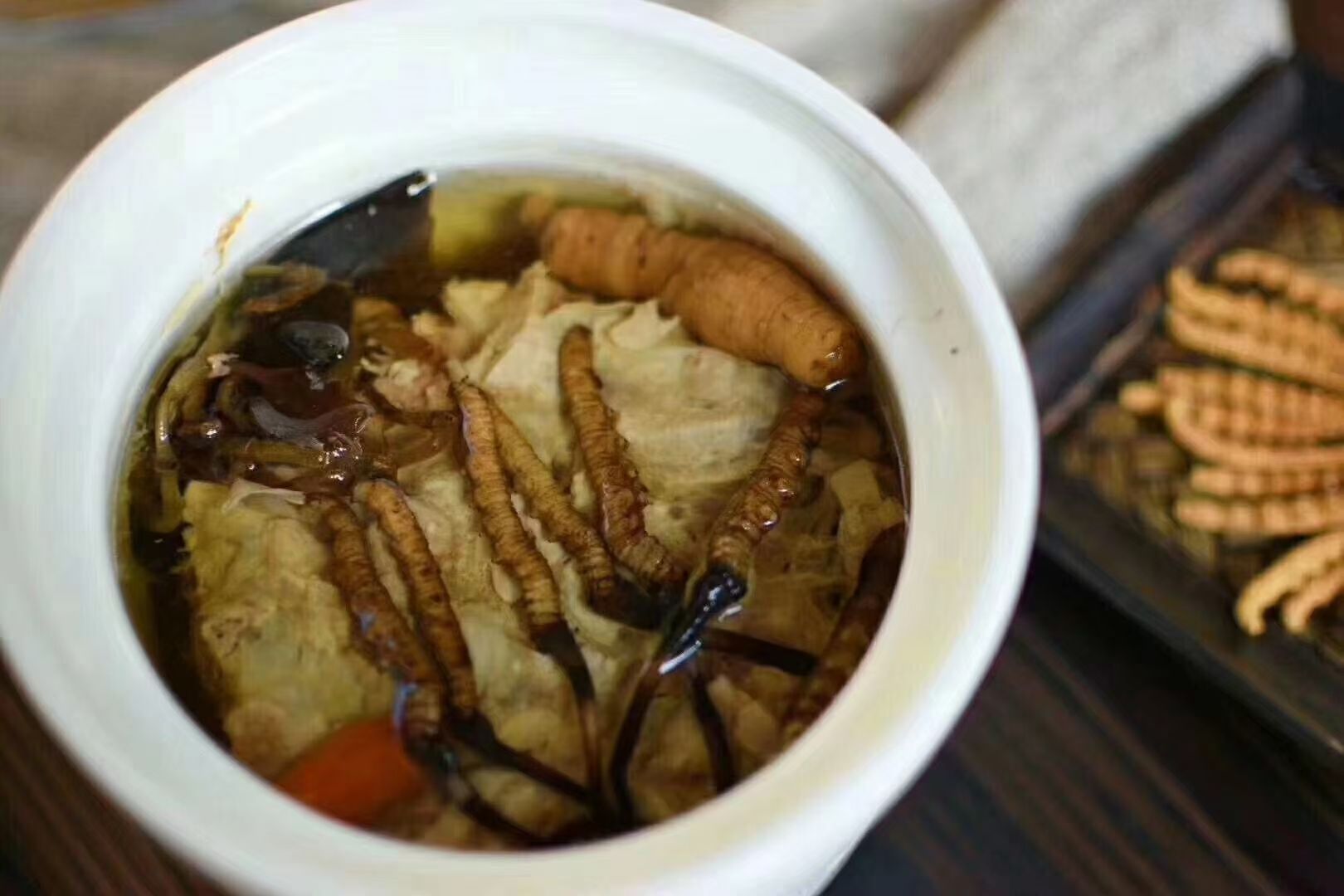 冬蟲夏草怎么食用？