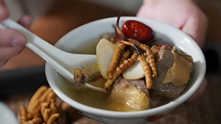 冬蟲(chóng)夏草搭配有道，滋養(yǎng)肺部效果妙