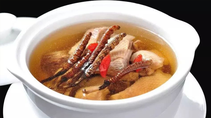 冬蟲夏草煲湯的最佳季節(jié)，喝對(duì)事半功倍